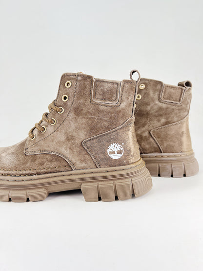 Timberland Distressed Chukka Boots