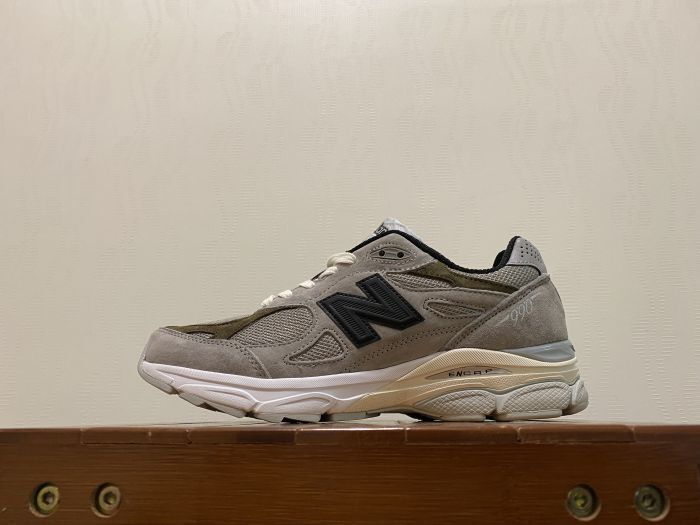 New Balance 990
