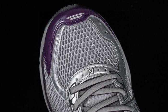 New Balance 860