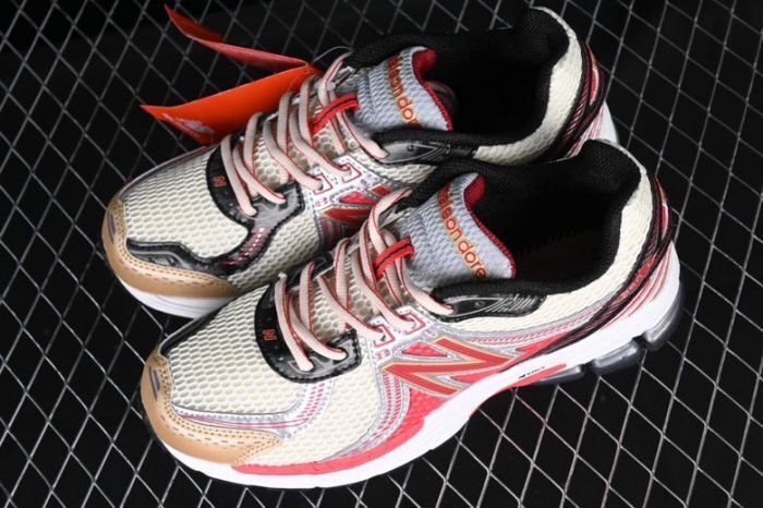 New Balance 860