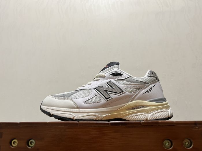 New Balance 990