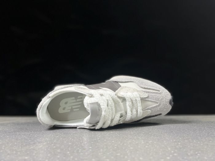 New Balance 327