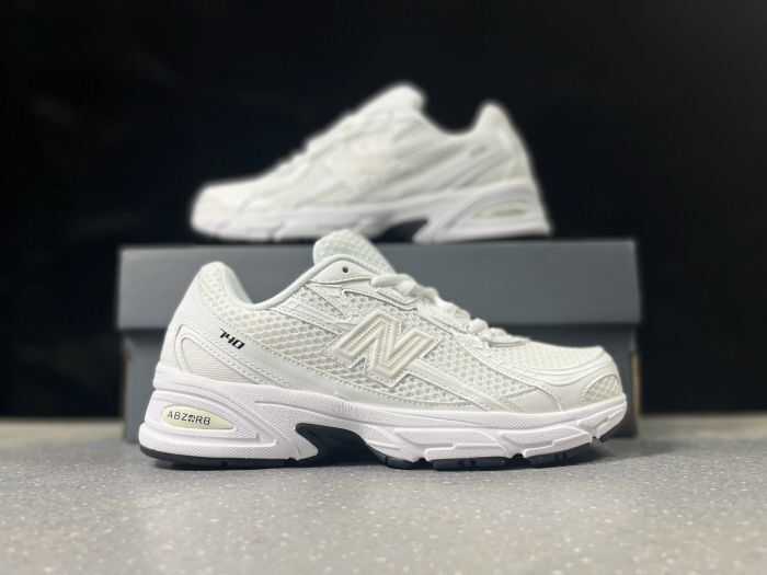 New Balance 740