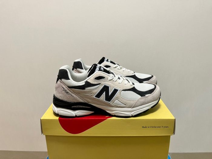 New Balance 990