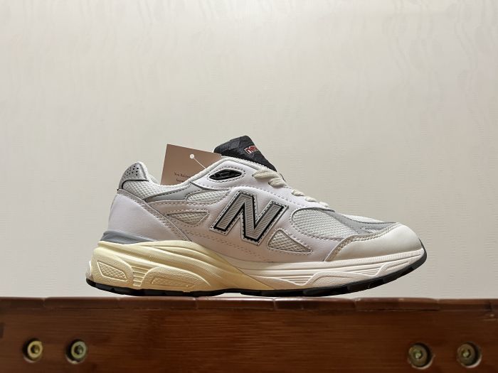 New Balance 990