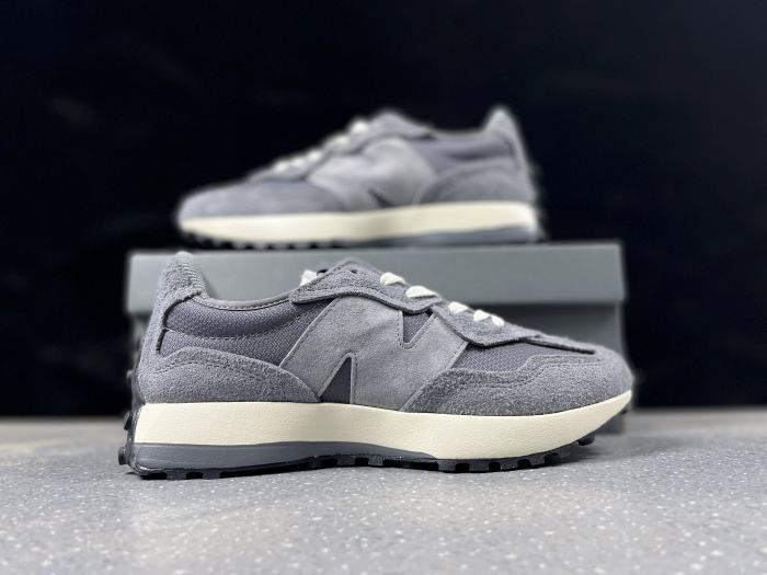 New Balance 327
