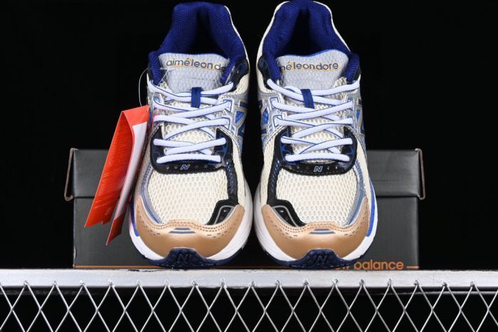 New Balance 860