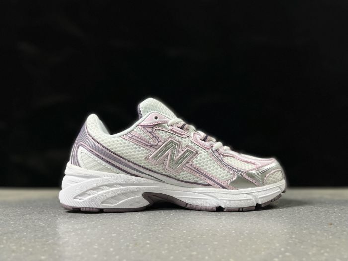 New Balance 740