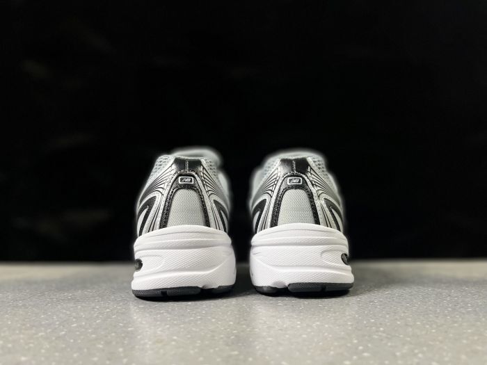 New Balance 740