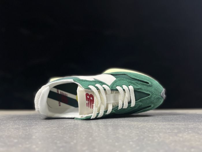 New Balance 327
