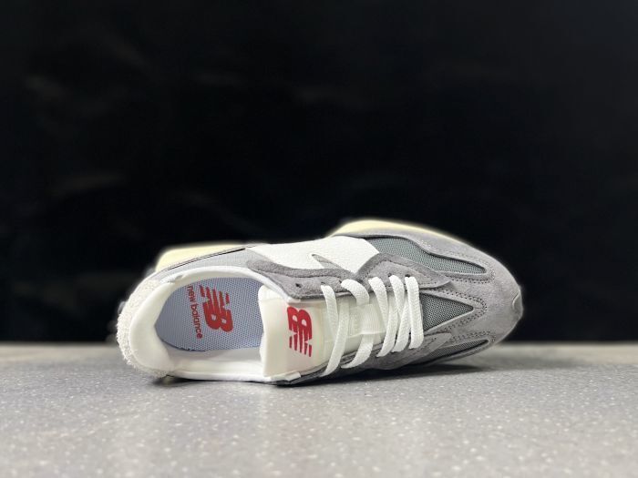 New Balance 327