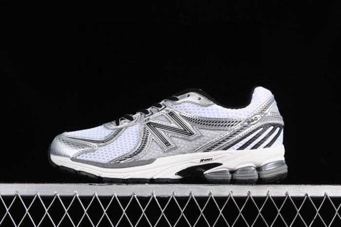New Balance 860