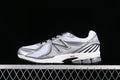 New Balance 860