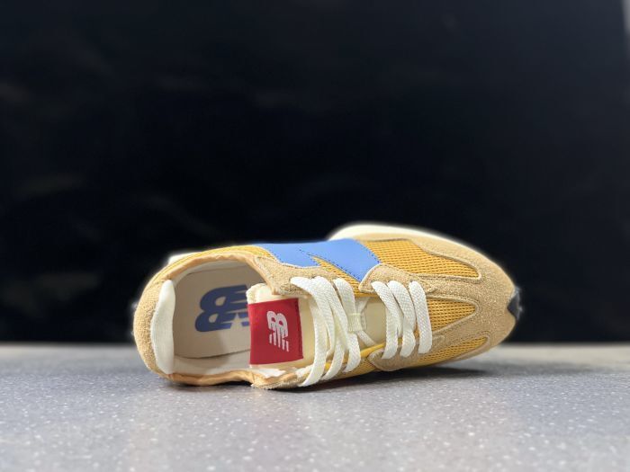 New Balance 327
