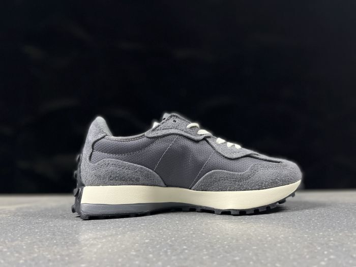 New Balance 327