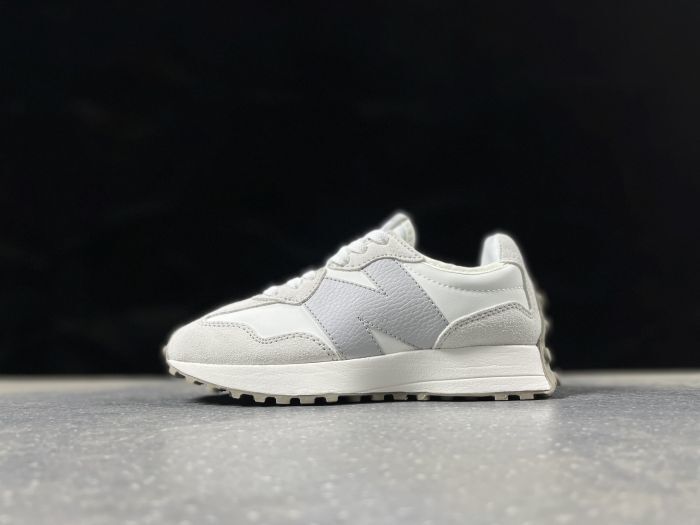 New Balance 327