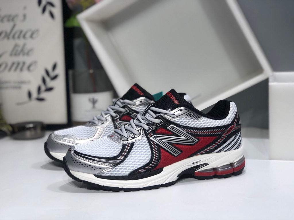 New Balance 860