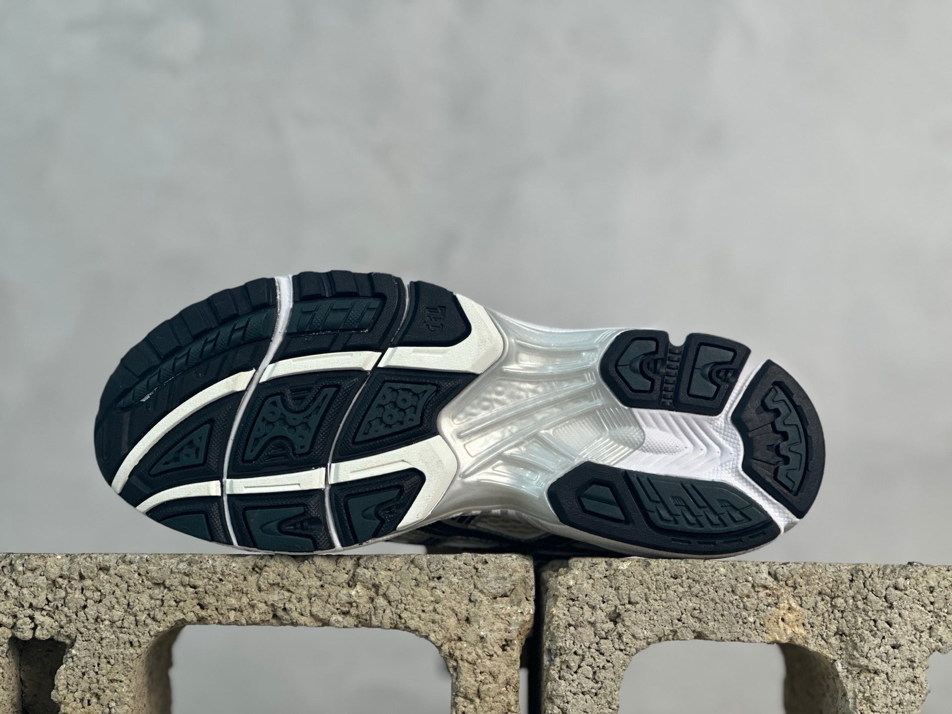 ASICS GEL-Kayano 14