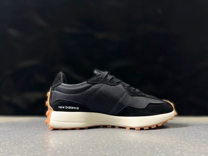 New Balance 327