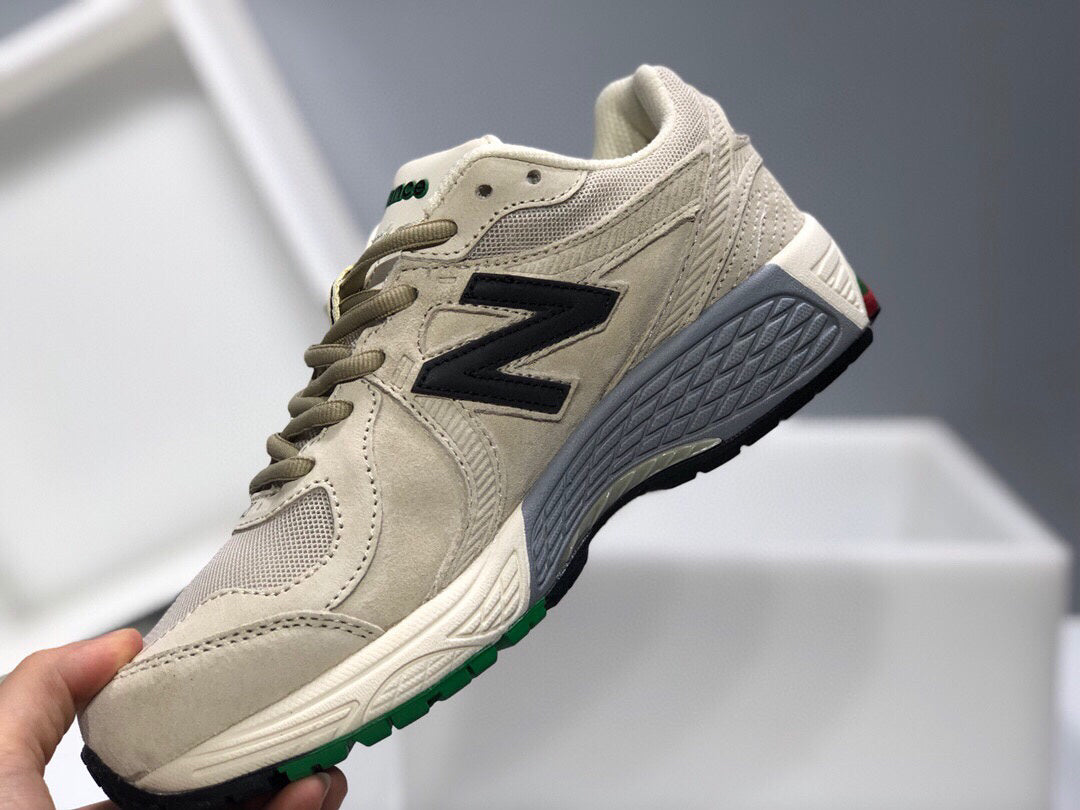 New Balance 860