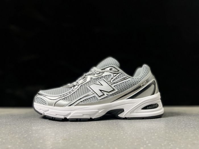 New Balance 740