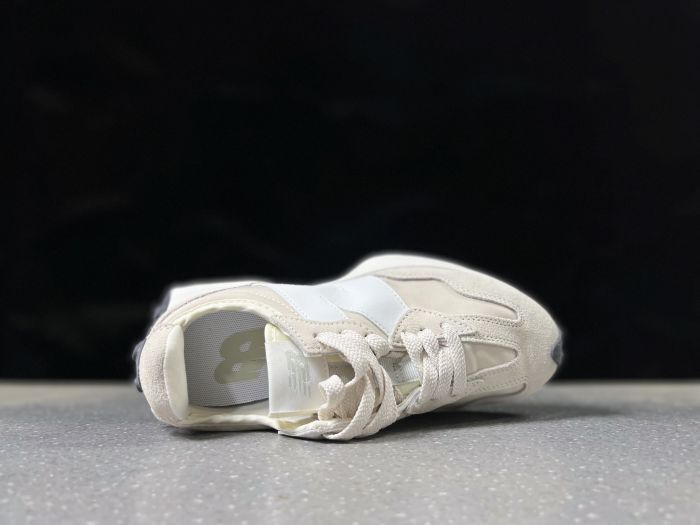 New Balance 327