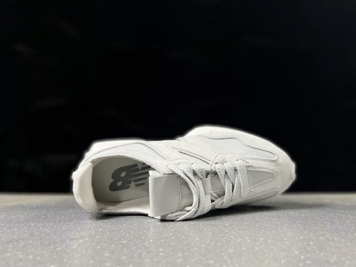 New Balance 327