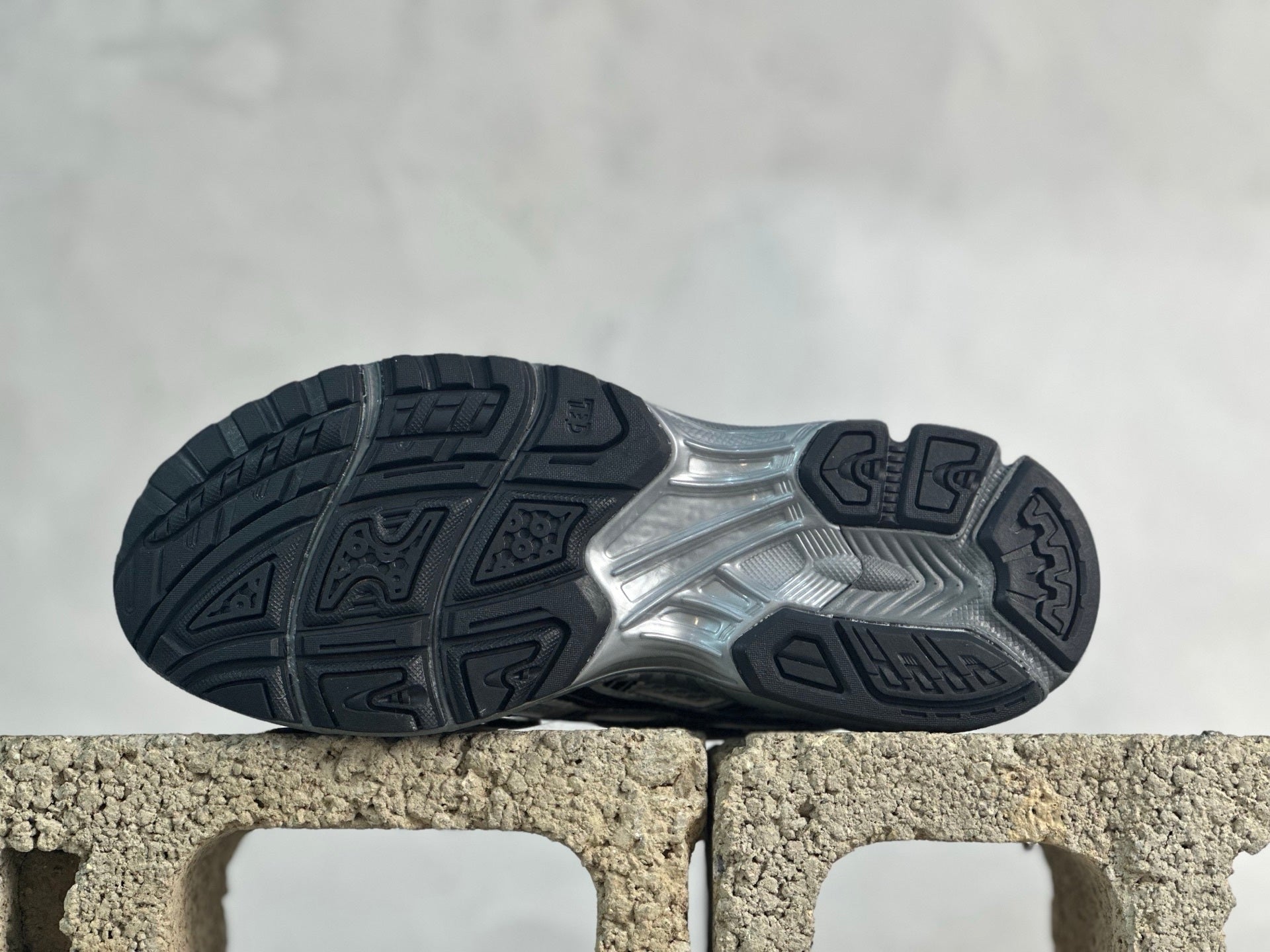 ASICS GEL-Kayano 14