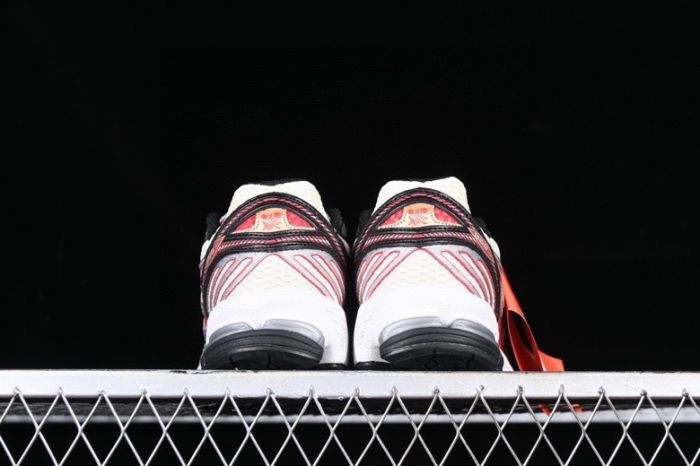 New Balance 860