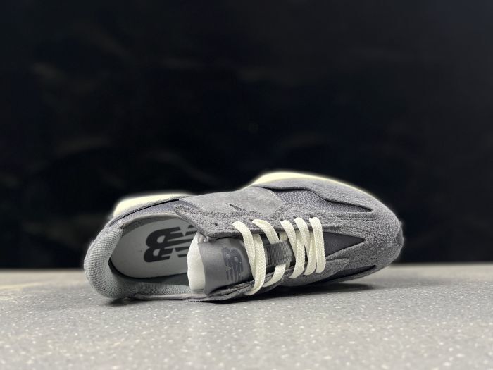 New Balance 327