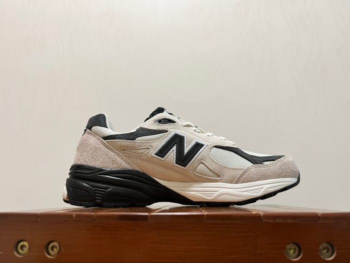 New Balance 990
