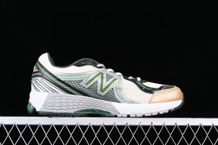 New Balance 860