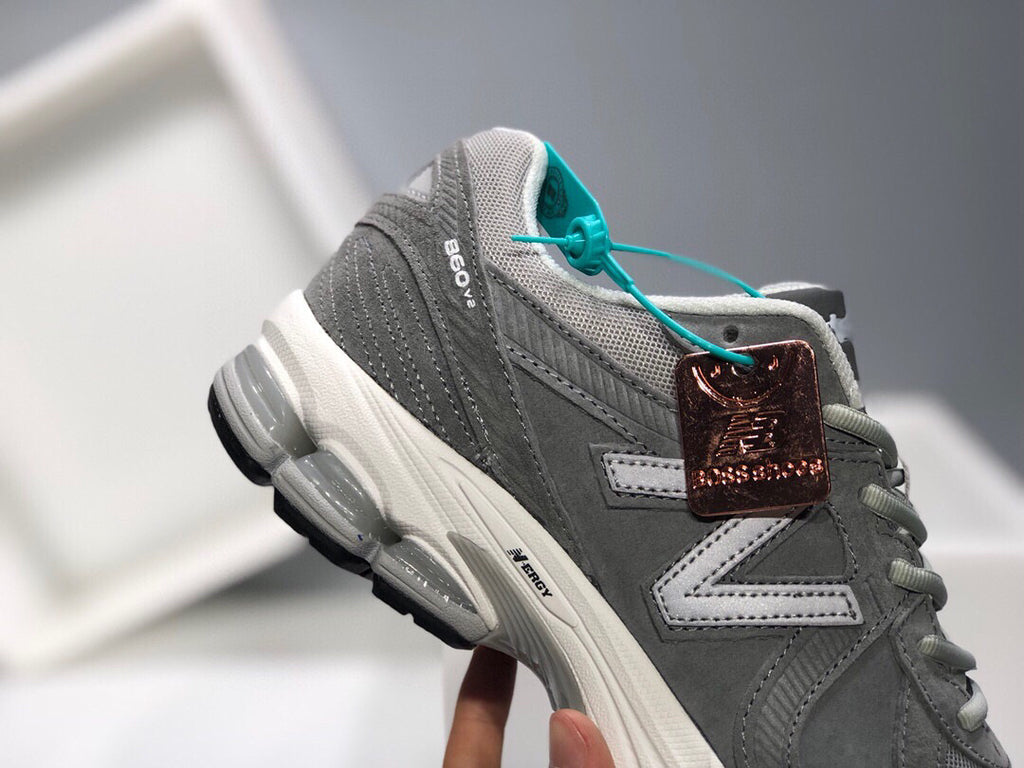 New Balance 860