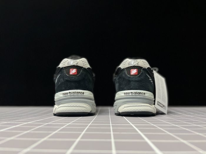 New Balance 990