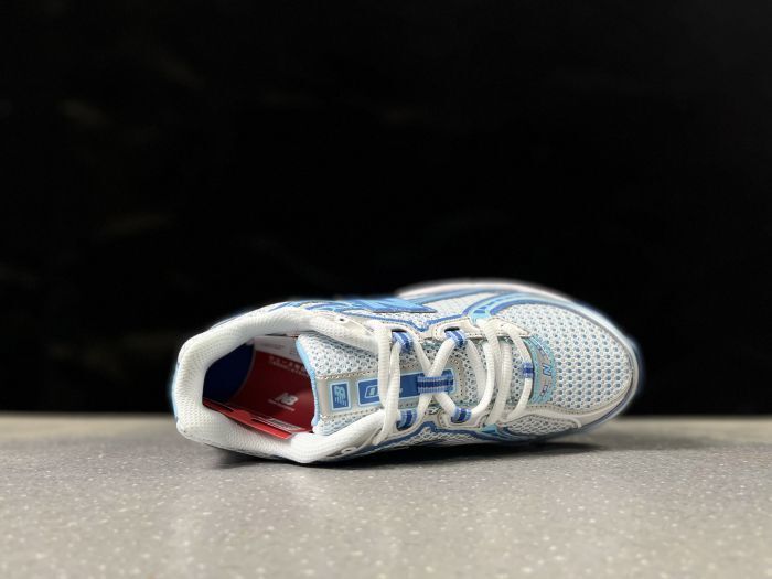 New Balance 740