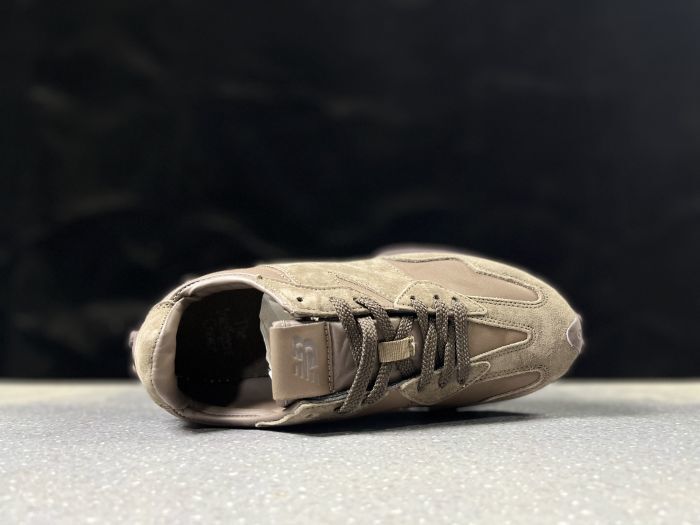 New Balance 327