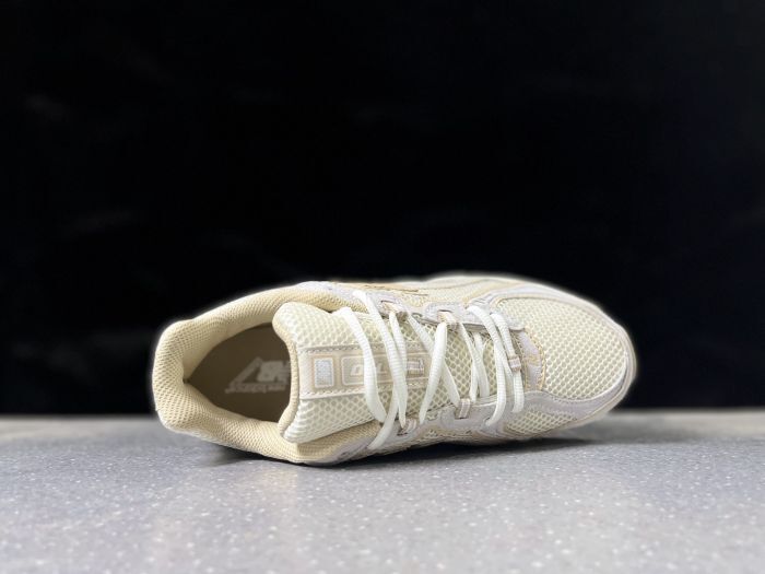 New Balance 740