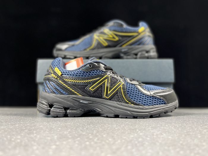 New Balance 860