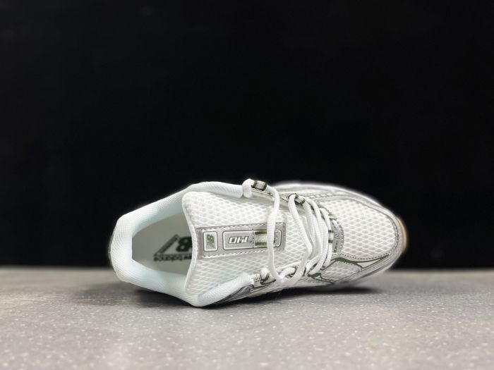 New Balance 740