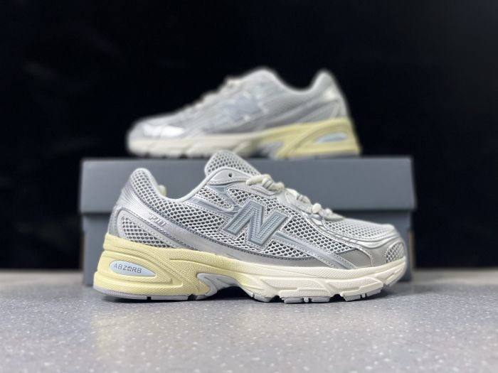 New Balance 740