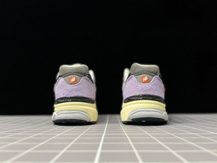 New Balance 990