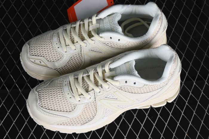 New Balance 860