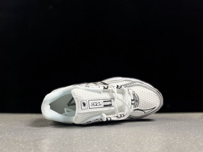 New Balance 740