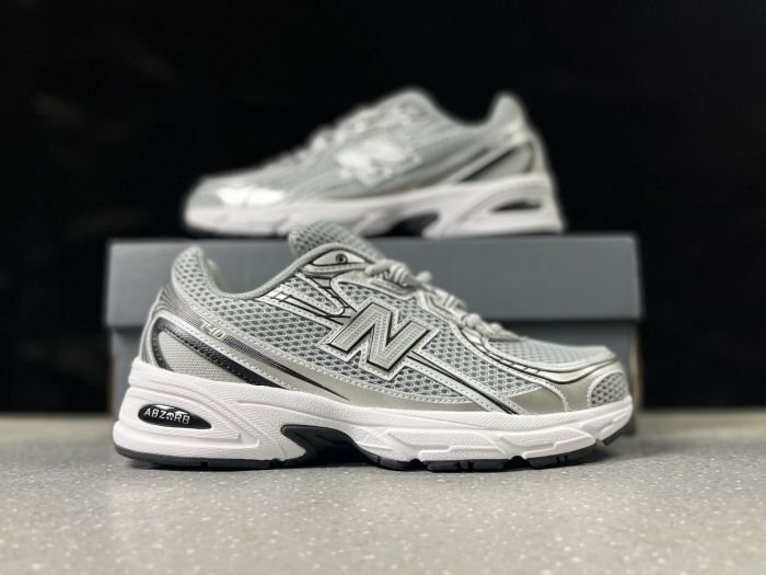 New Balance 740