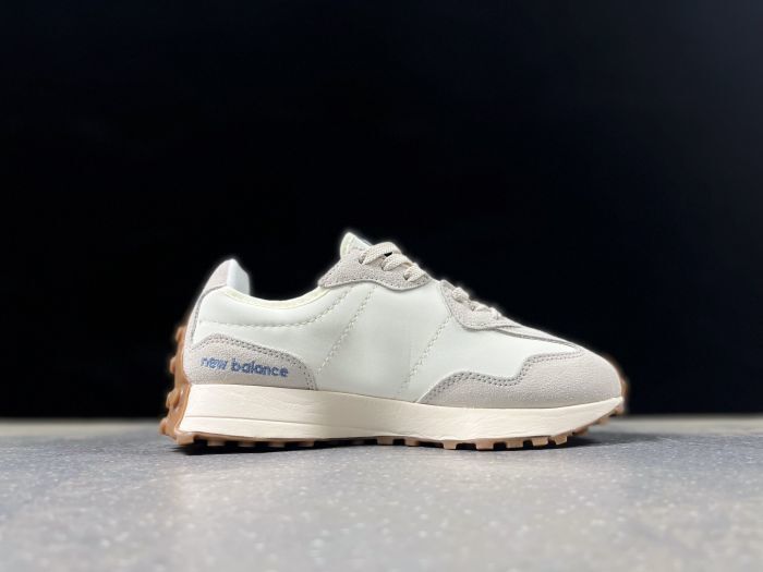New Balance 327