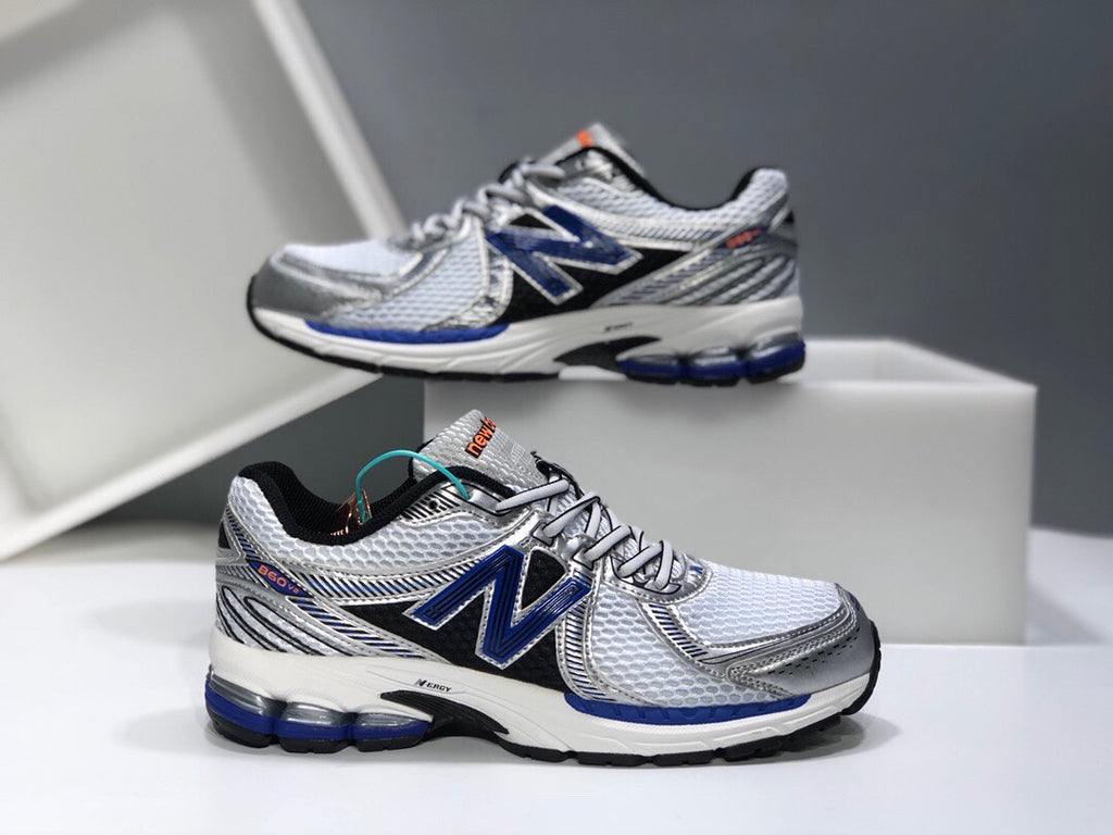 New Balance 860