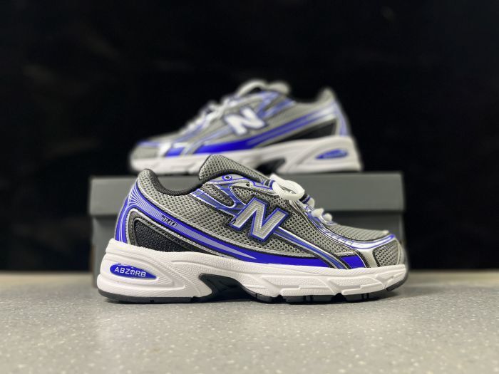New Balance 740