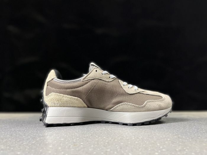 New Balance 327
