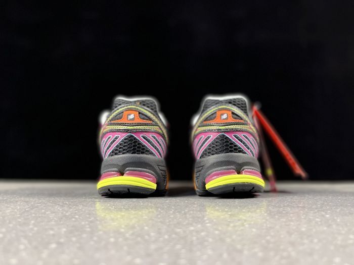 New Balance 860