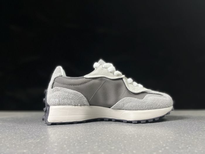 New Balance 327